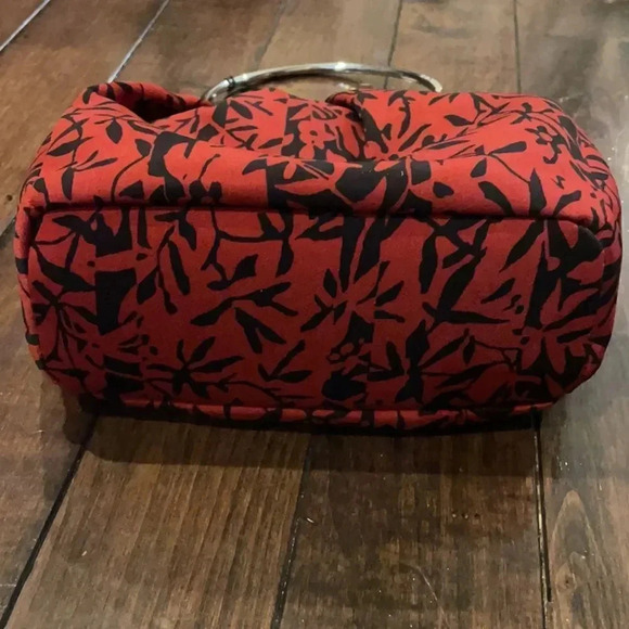 Liz Claiborne red & black print handbag, silver handles. 9” X 8” NWT - Picture 6 of 12
